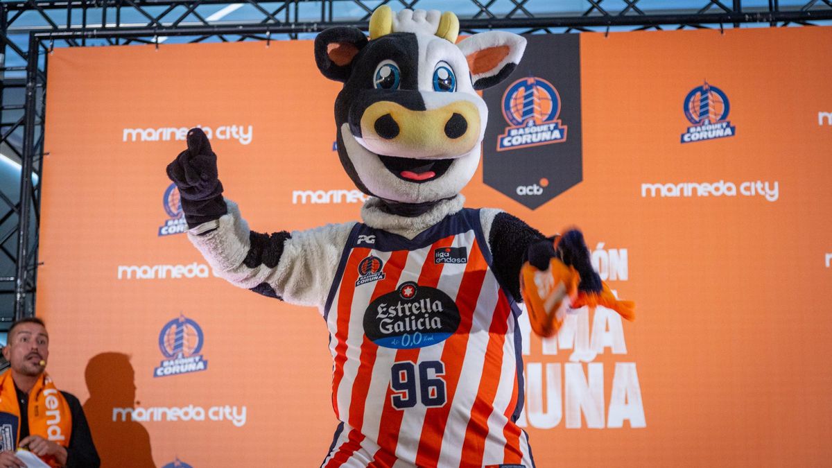 Leymita en la presentación del equipo en Marineda City