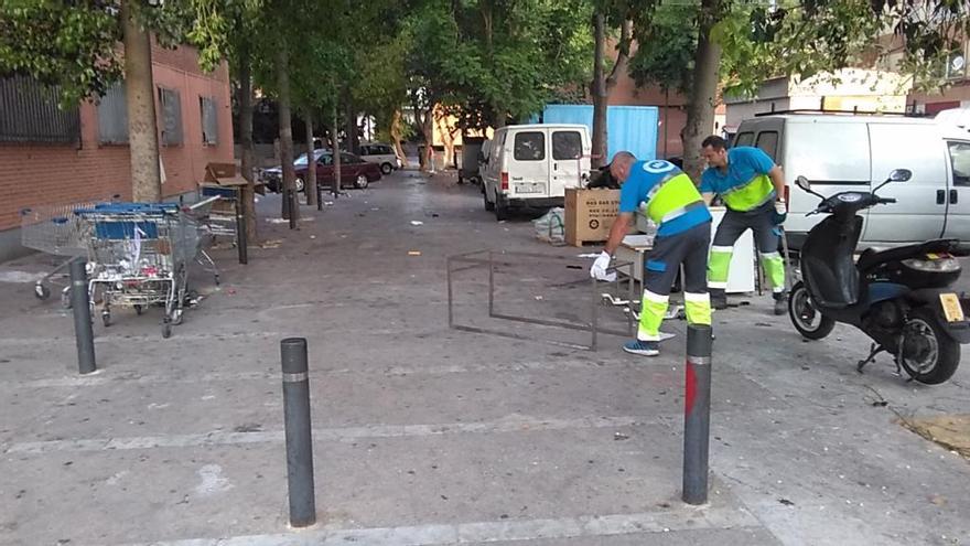 Recogen 5 toneladas de chatarra y enseres del barrio de La Paz