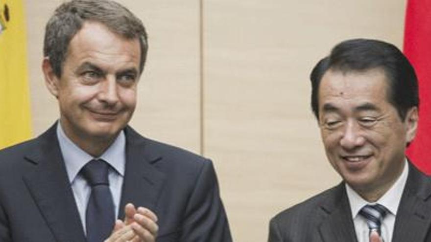 Zapatero y el primer ministro japonés, Naoto Kan, en Tokio.