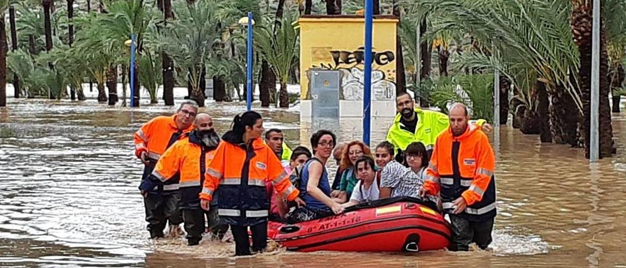 Usuarios del Centro Oriol rescatados el pasado septiembre por las inundaciones por la DANA.