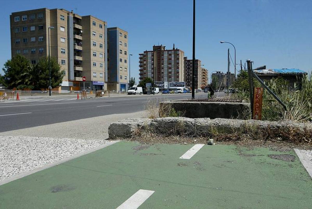 Los vecinos de la avenida Cataluña no olvidan las promesas