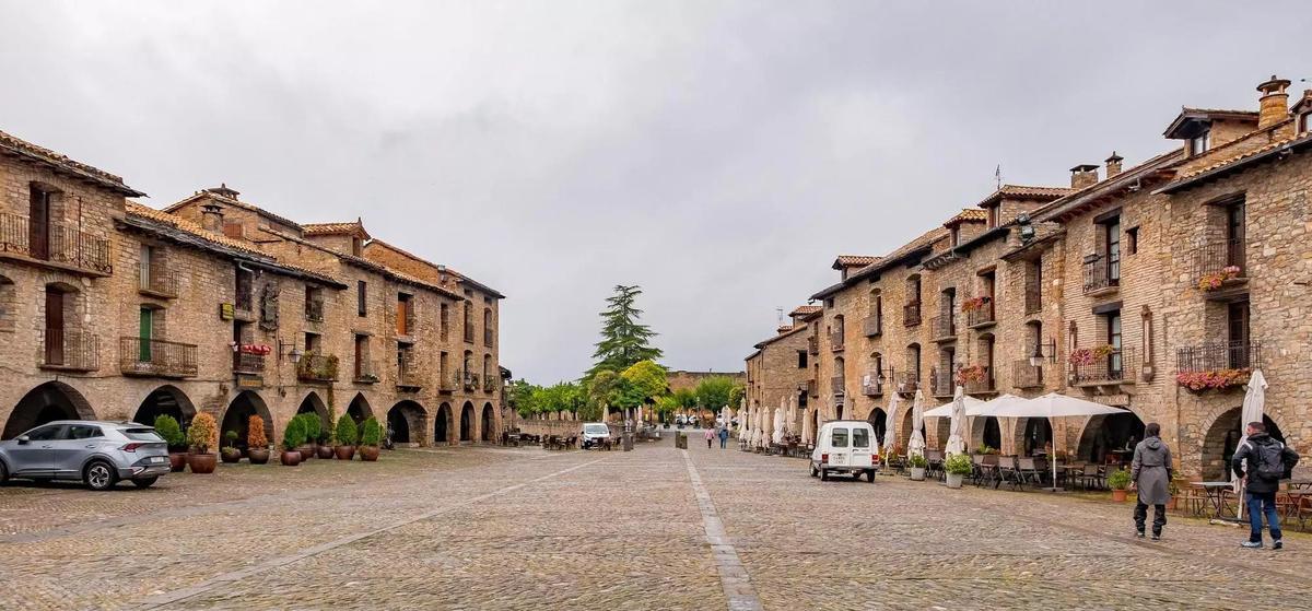Una de las plazas principales de Aínsa