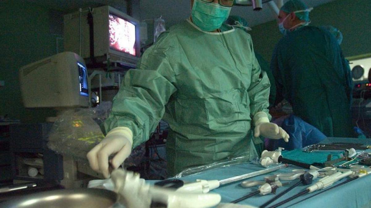 Un quirófano preparado para un trasplante.