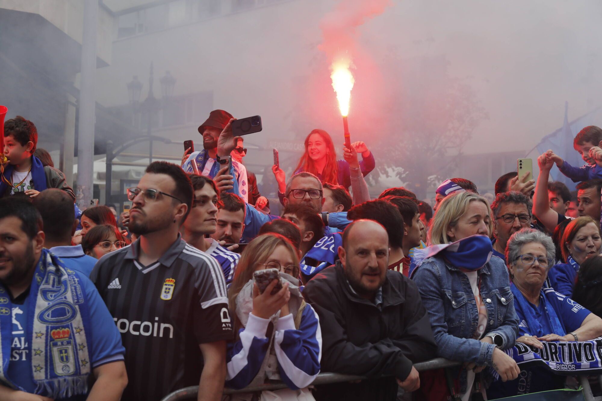 Así fue el recibimiento de la afición al Real Oviedo y toda la previa del último partido de la temporada