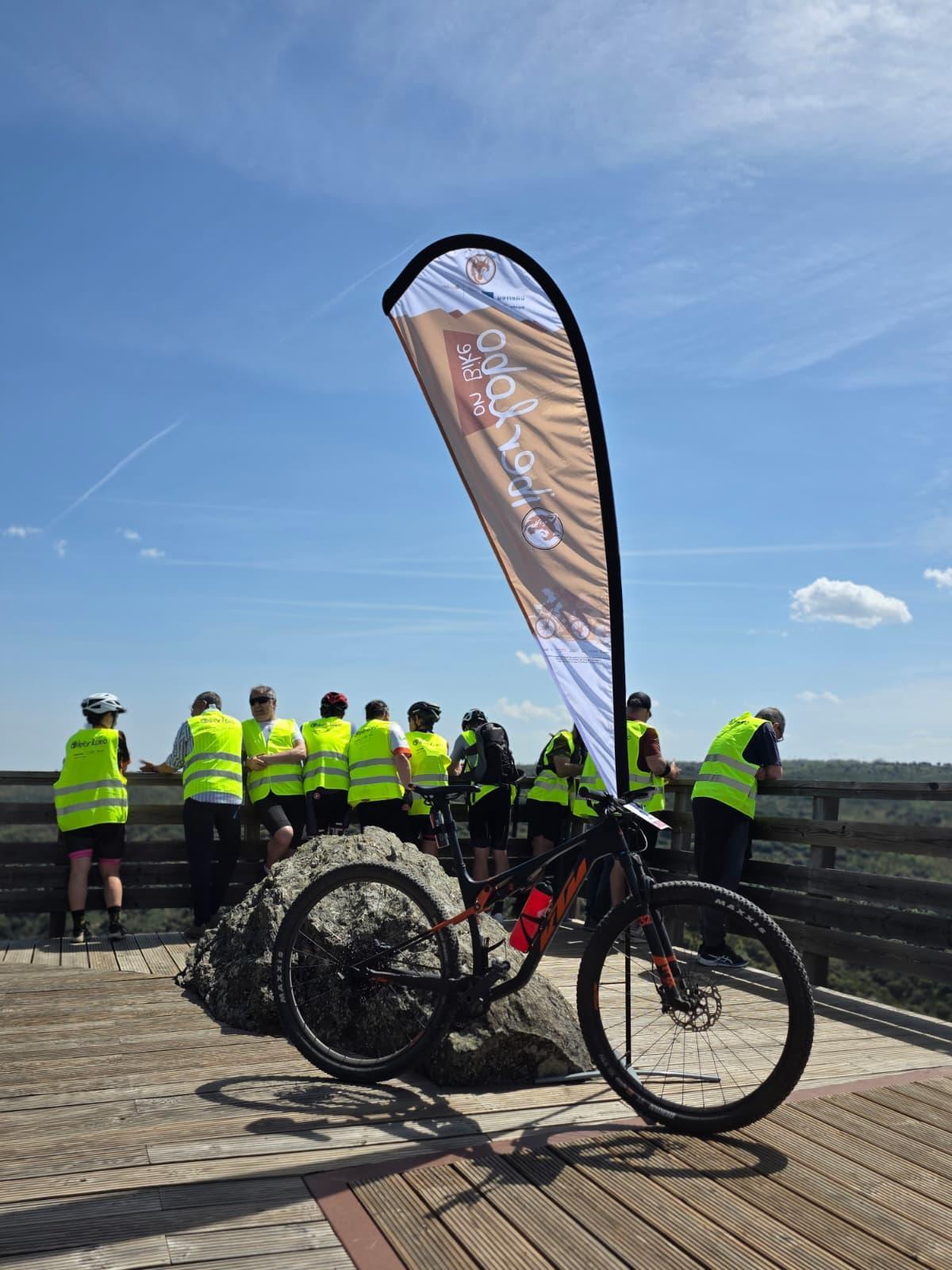 GALERÍA | El ciclismo y el Duero unen La Raya