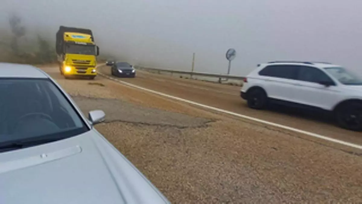 El "efecto caravana" de las obras en Pajares en pleno verano: así es subir el puerto detrás de camiones