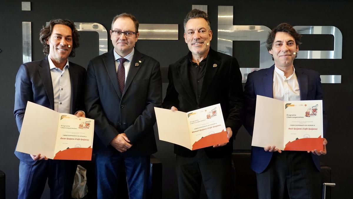 El Instituto Nacional de Ciberseguridad nombra "Cibercooperante de Honor" al grupo musical Café Quijano.