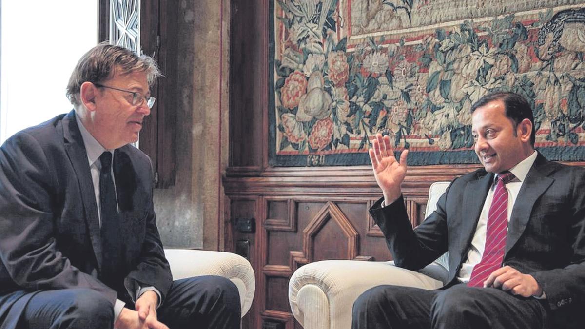 Una imagen de la reunión entre Ximo Puig y Anil Murthy