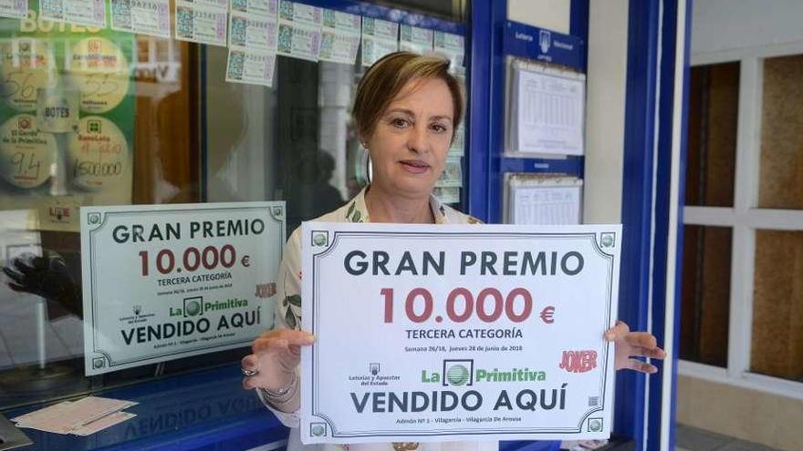 La propietaria de la administración de loterías de la Praza de Galicia, en Vilagarcía. // Noé Parga