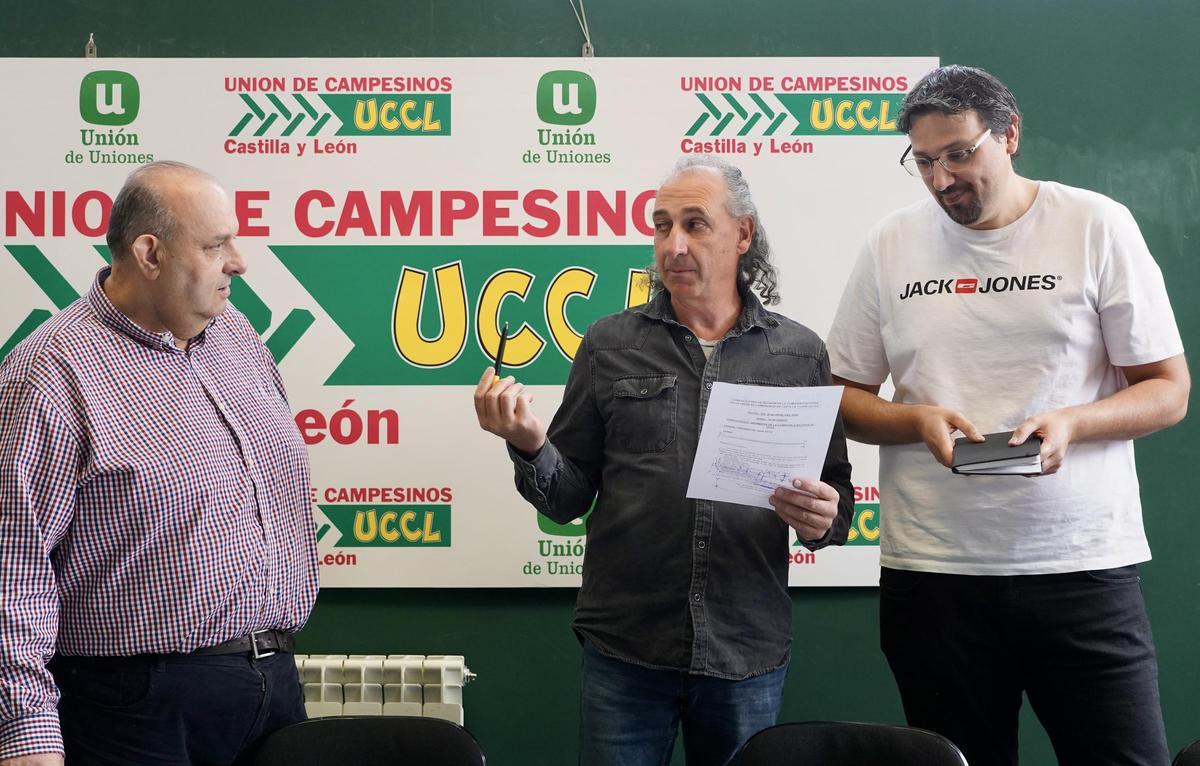 Representantes de UCCL en la rueda de prensa ofrecida este martes.