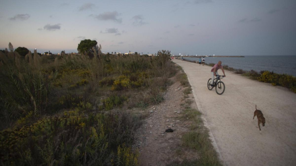Sendero Azul que une las playas del Port y Canet.
