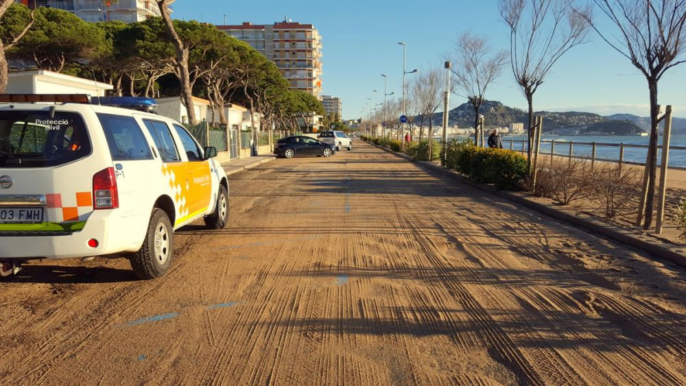 Mica en mica, Blanes va recuperant la normalitat després del temporal de llevant