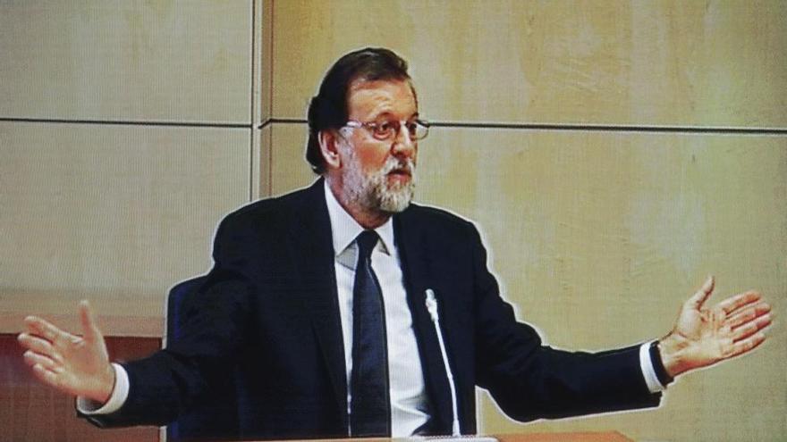 Rajoy intenta escabullirse