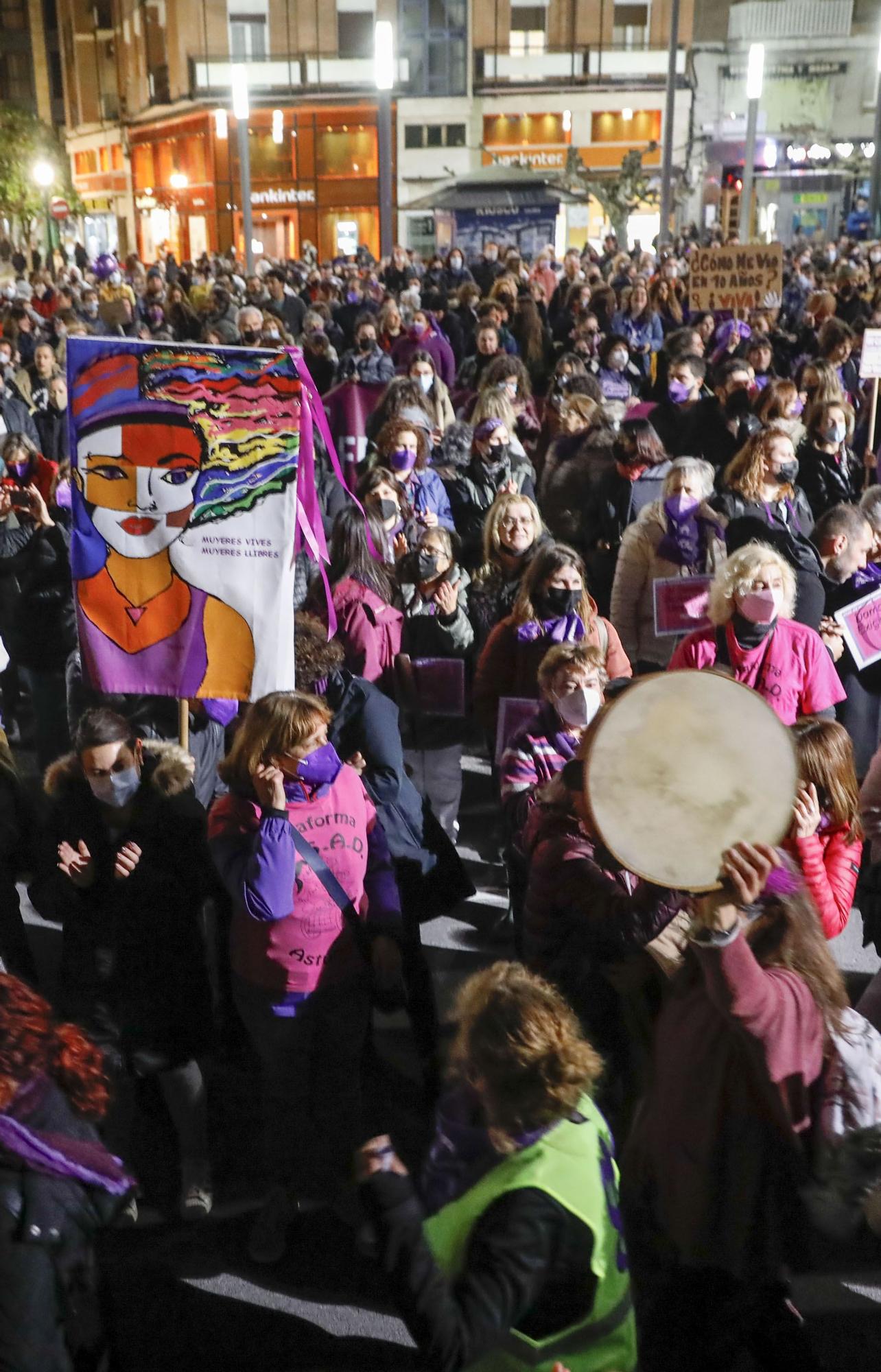 Gijón, teñido de morado por el 8-M