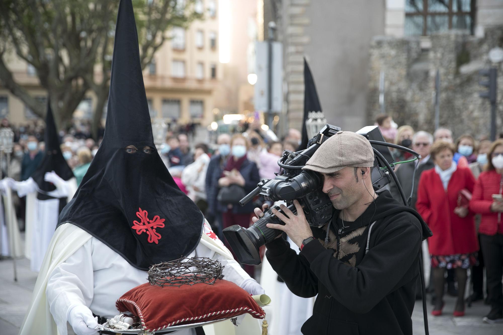 EN IMÁGENES: Gijón arropa al Cristo de los Mártires en su regreso a las calles