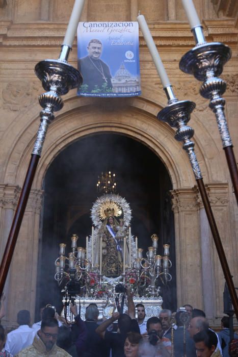 La Virgen del Carmen de Pedregalejo preside el Rosario de las Glorias