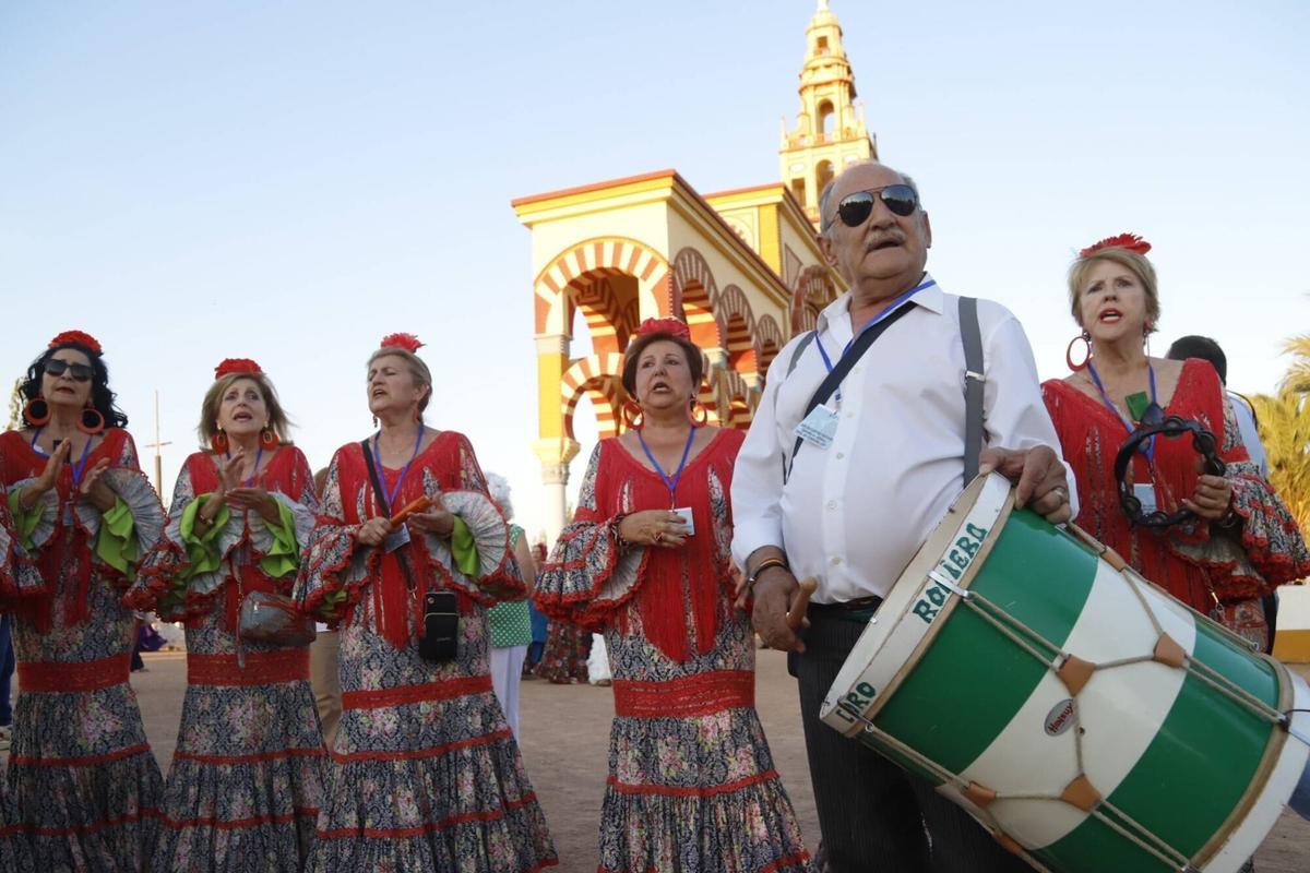 El pasacalles rociero en la Feria de Córdoba, en imágenes