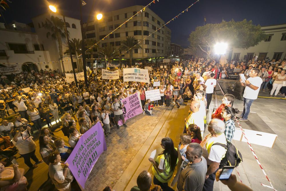 FUERTEVENTURA - MANIFESTACION POR UNA SANIDAD DIGNA EN FUERTEVENTURA - 23-09-16