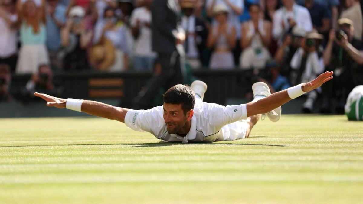 Djokovic celebraba así su victoria en la final de Wimbledon este año