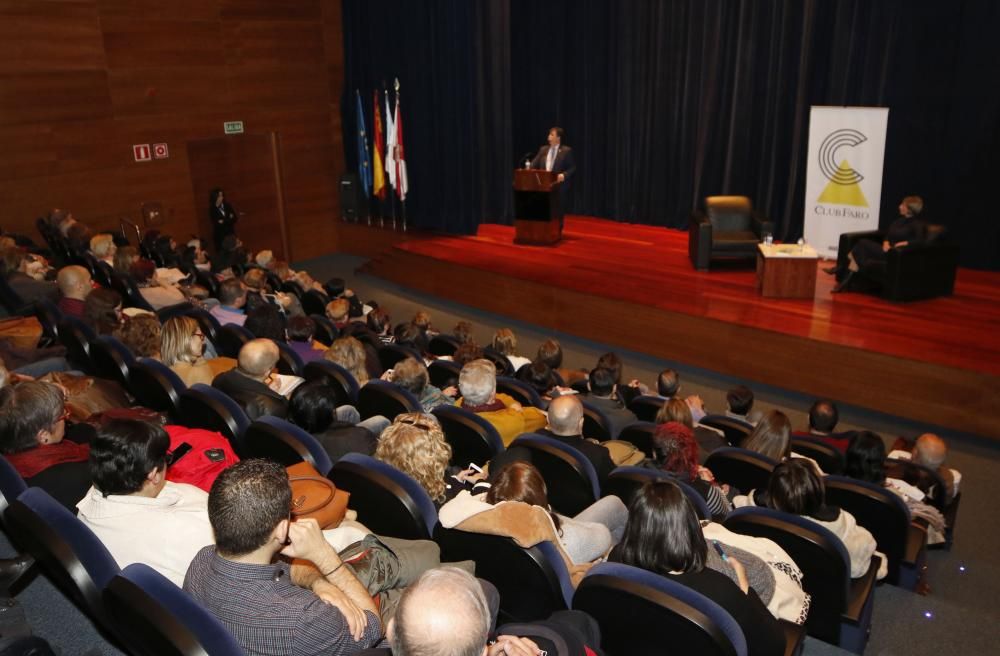 La conferencia de Urra reunió a gran número de asistentes // Alba Villar