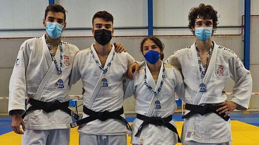 Los cuatro medallistas del Judo Avilés: Mikel González, Iyán Llope, Pablo Menéndez y Elisa Fernández. | JA