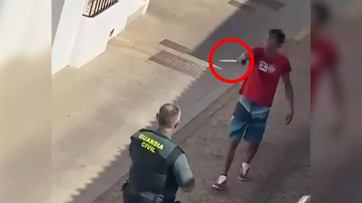 El hombre que se atrincheró en Fregenal de la Sierra y amenazó a la Guardia Civil con un cuchillo, en libertad provisional
