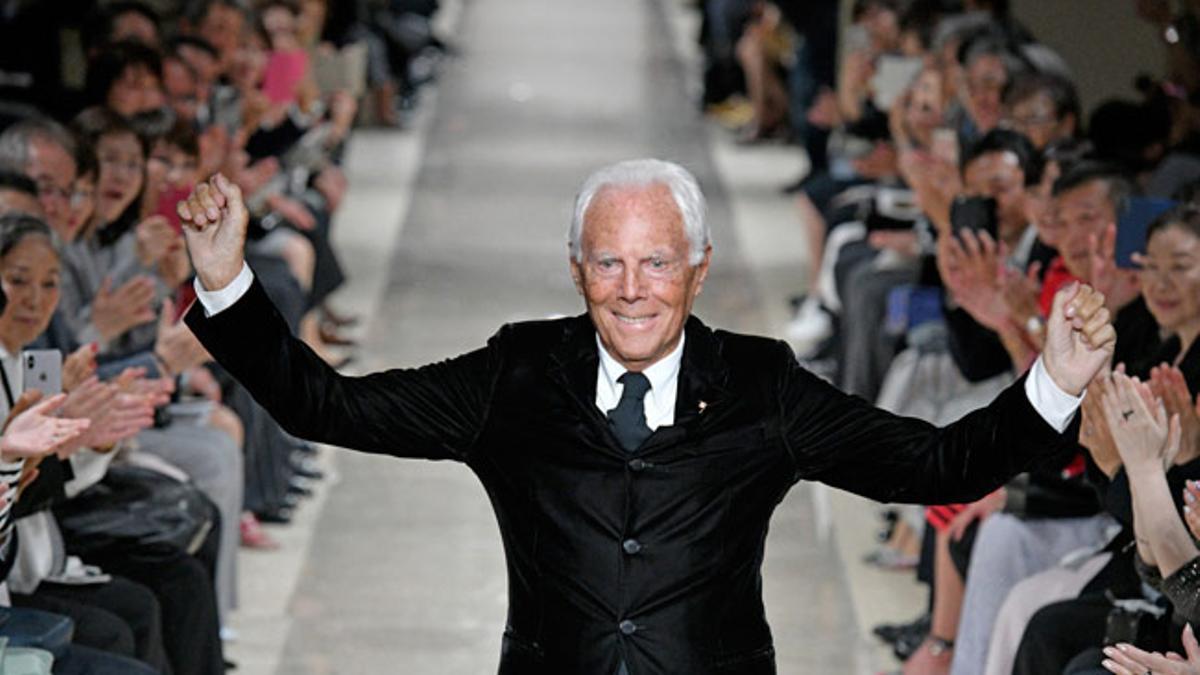 El diseñador Giorgio Armani tras presentar su colección Crucero 2020 en Tokyo