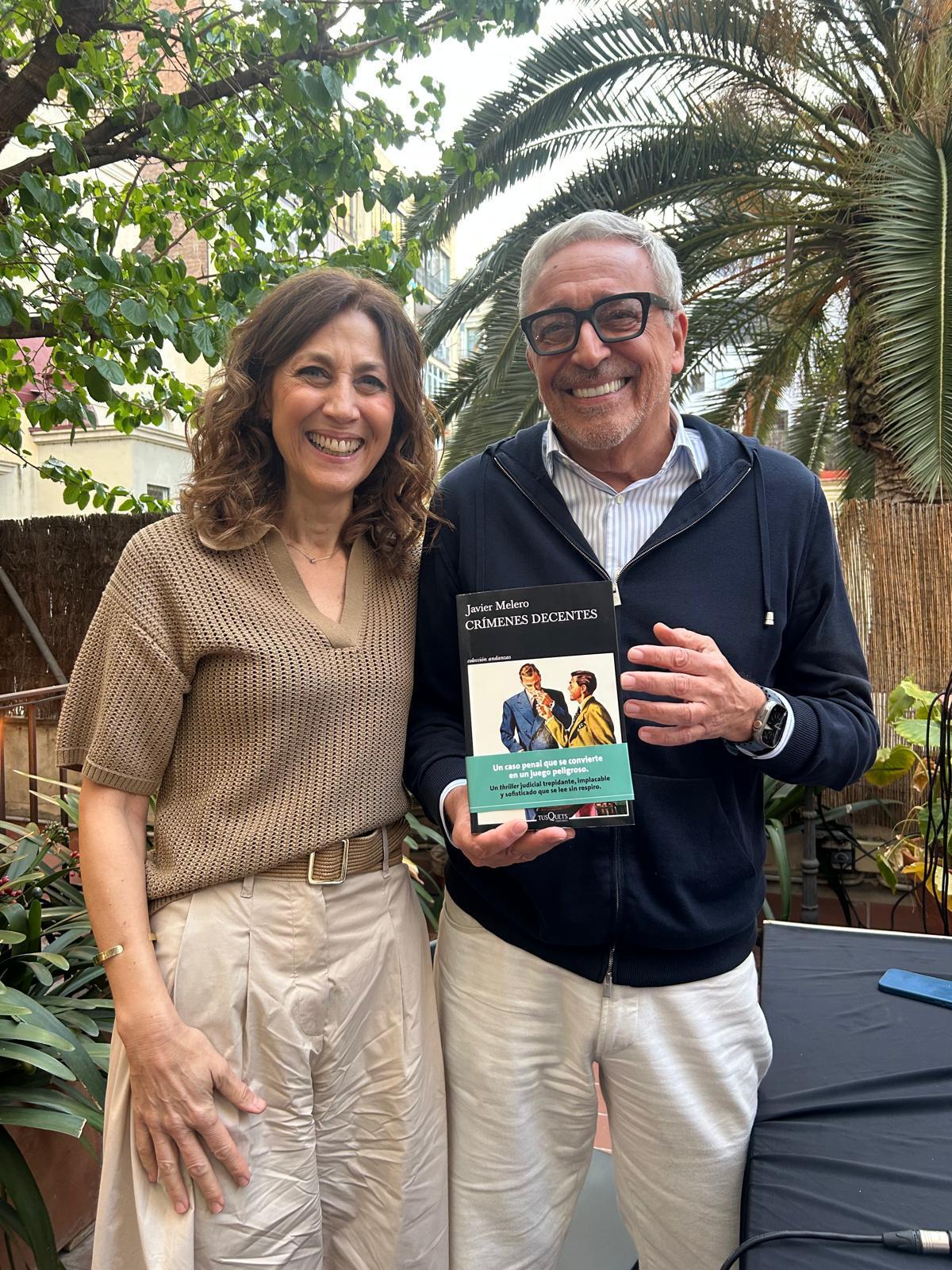 La periodista Helena García Melero y el abogado Javier Melero en la presentación del libro de este último