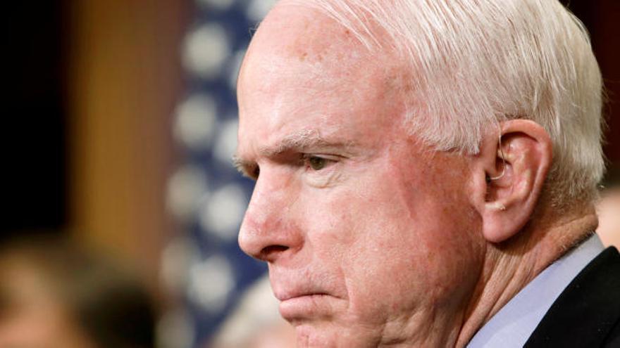 Detectan un tumor cerebral al republicano John McCain
