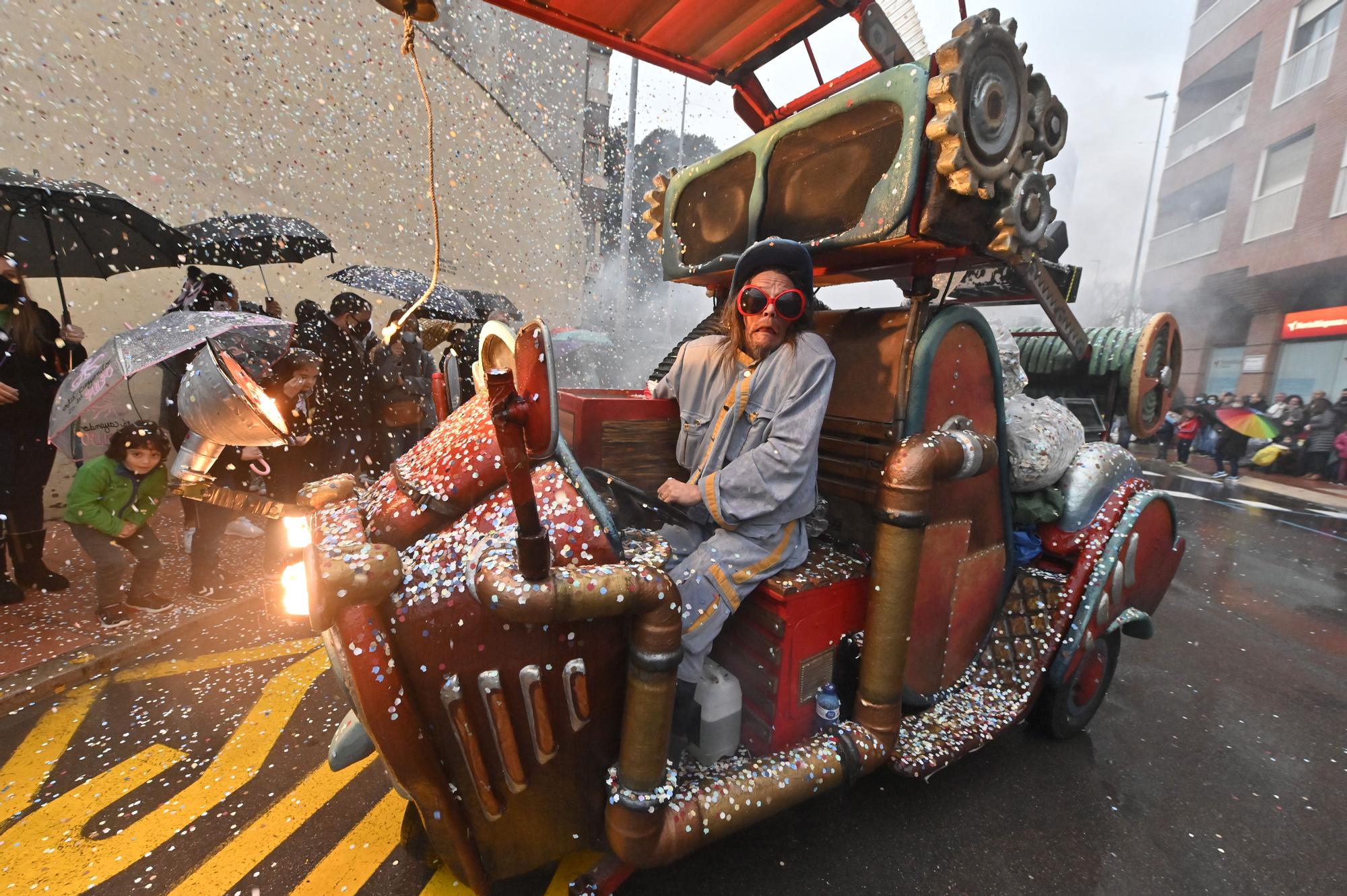 Teatro y música en el desfile de animación de la Magdalena