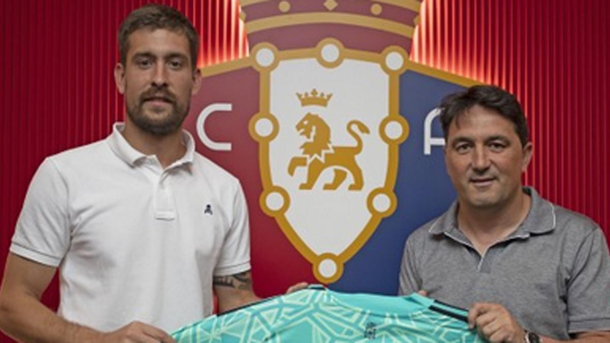 Aitor Fernández, junto a Braulio en su presentación