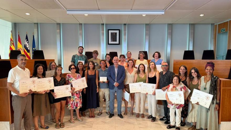 Ibiza reconoce a 35 artesanos y concede el primer Documento de Cualificación Artesanal a Familia Marí Mayanas