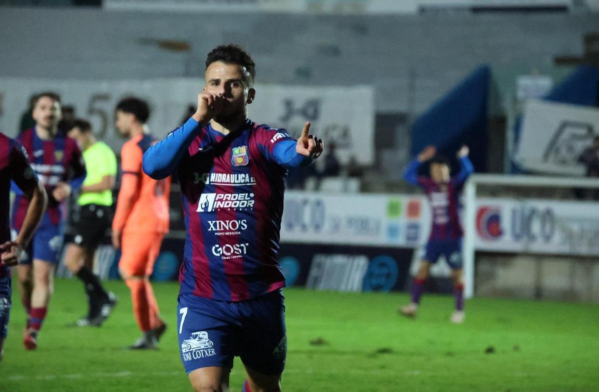 Nofre Riera celebra su gol ante el Barcelona B.