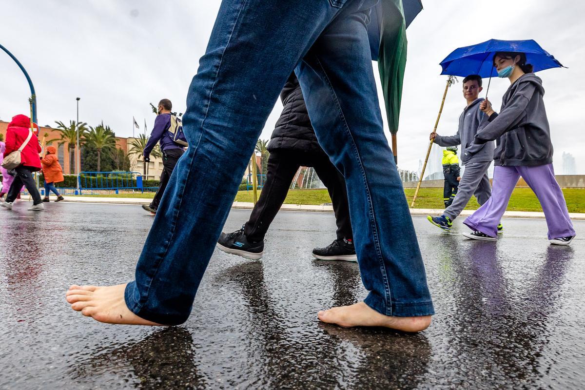 La Policía Local ha estimado una asistencia de cerca de cien mil peregrinos que han acudido a la Santa Faz. Un tercio de los 300.000, que siempre según el Ayuntamiento, hicieron la Santa Faz en 2019, la última edición antes de la pandemia.