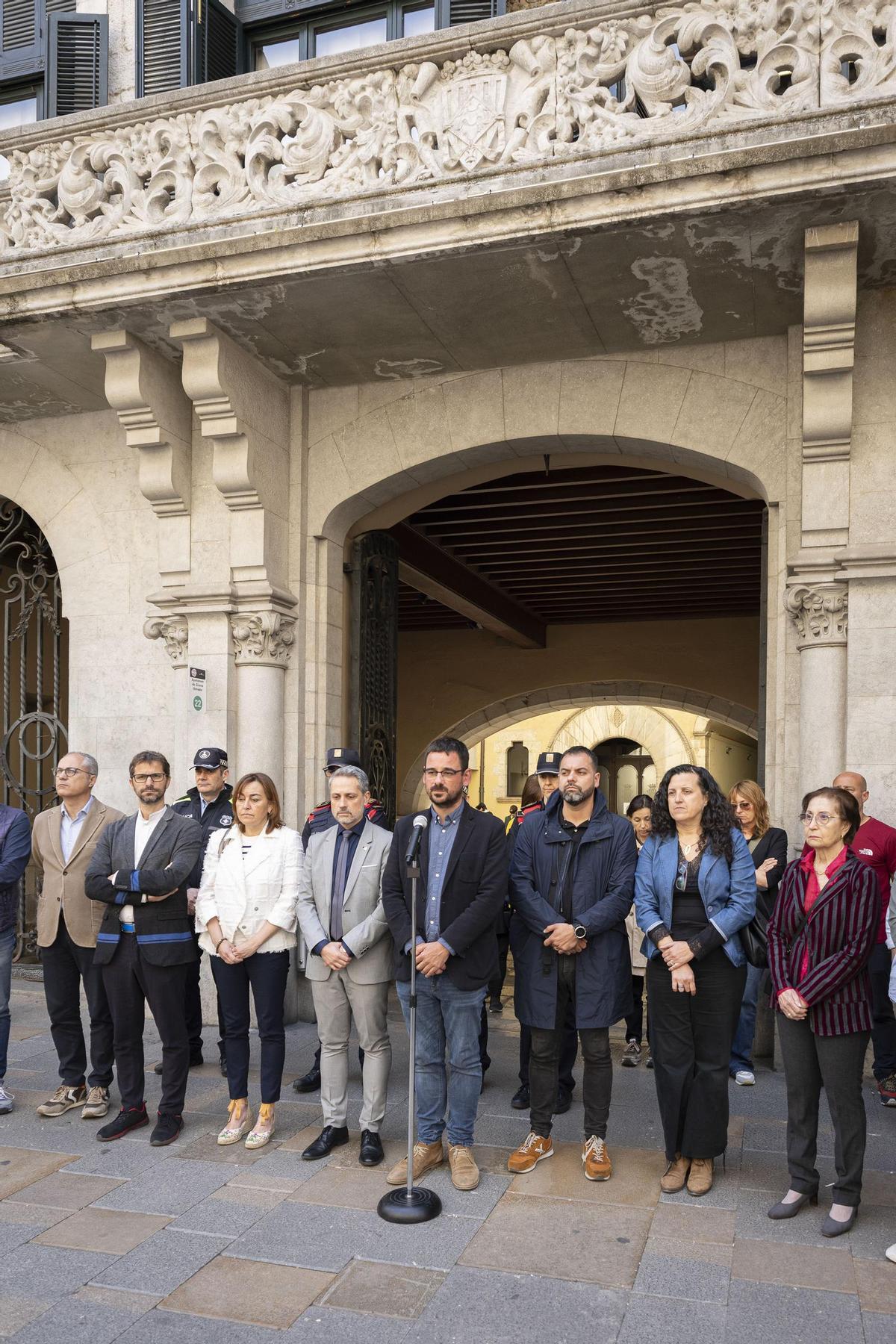 Minuto de silencio en Girona por los turistas catalanes asesinados en Afganistán