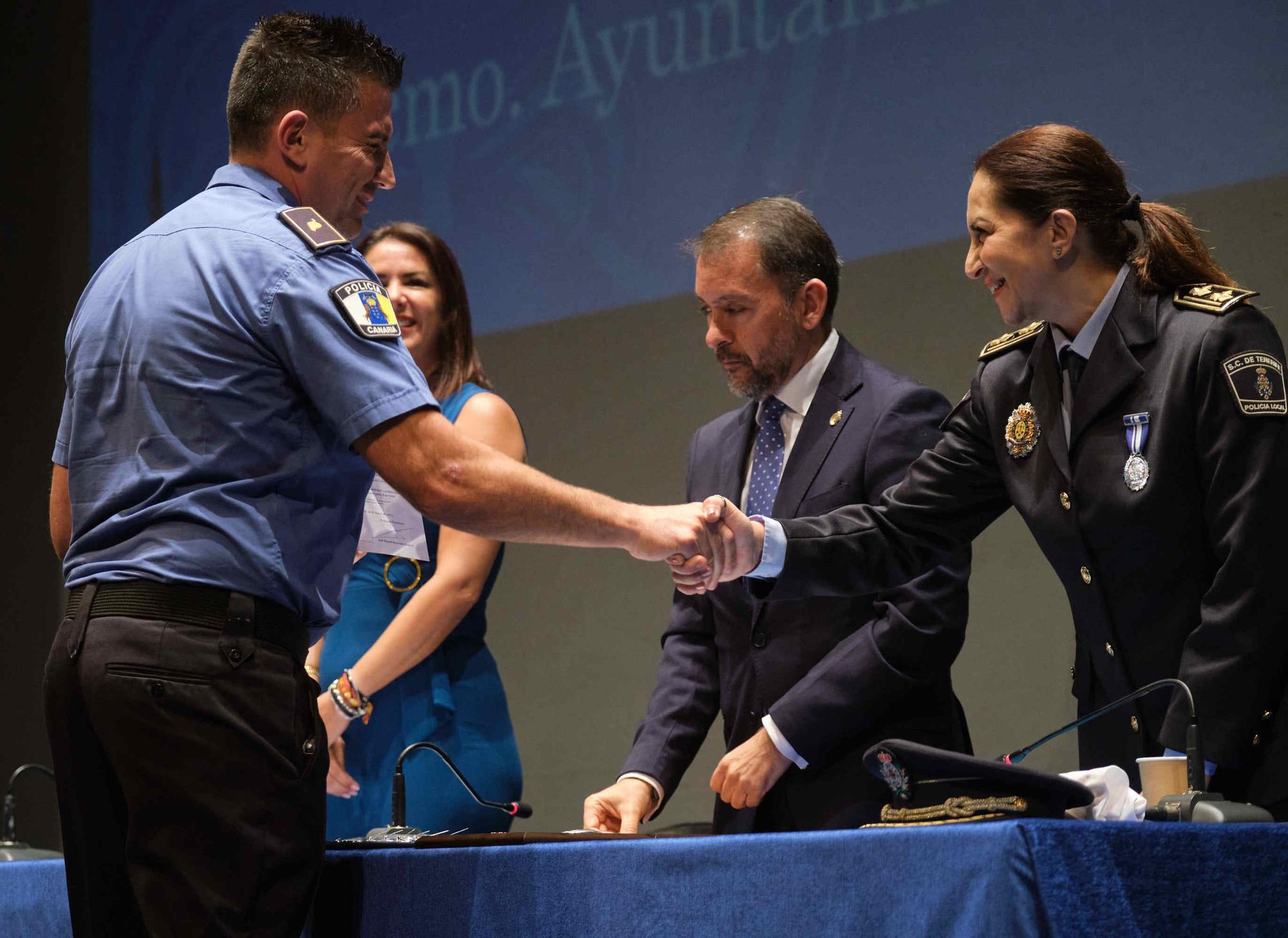 Día de la Policía, con homenajes a agentes y vecinos de Santa Cruz