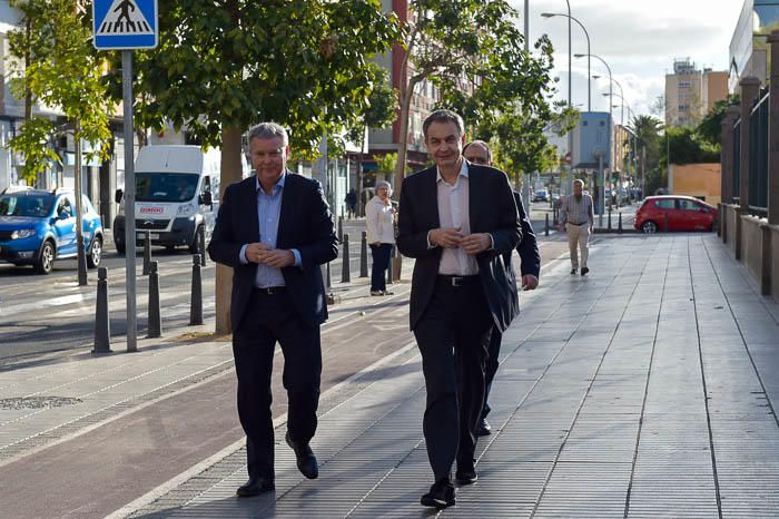 El expresidente del Gobierno de España, con representantes de la sociedad grancanaria