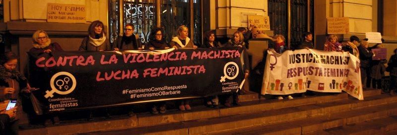 El feminismo zaragozano protesta contra las políticas machistas