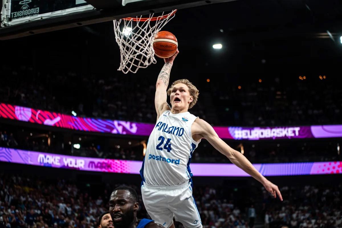 Muurinen ofreció espectáculo con mates tan espectaculares como éste ante Gran Bretaña