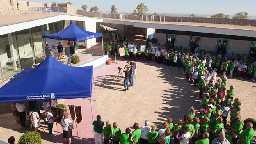 Cientos de mayores celebran su día en el Fuerte haciendo gala de optimismo