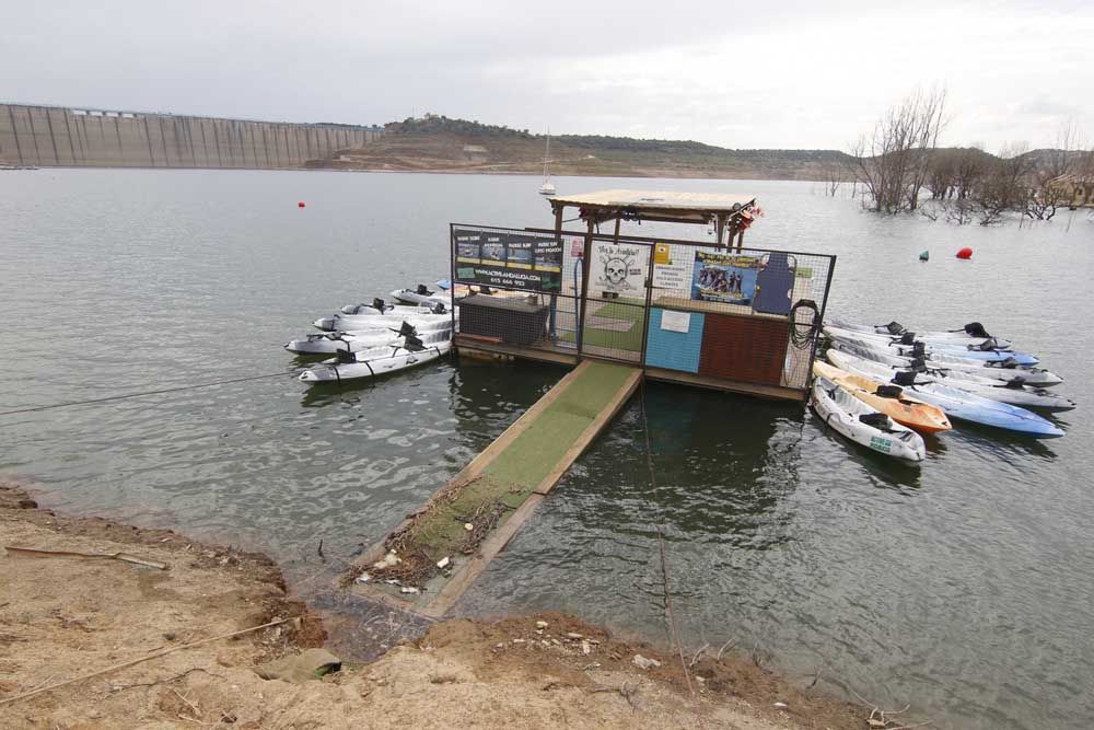 El pantano de La Breña se prepara para la temporada estival