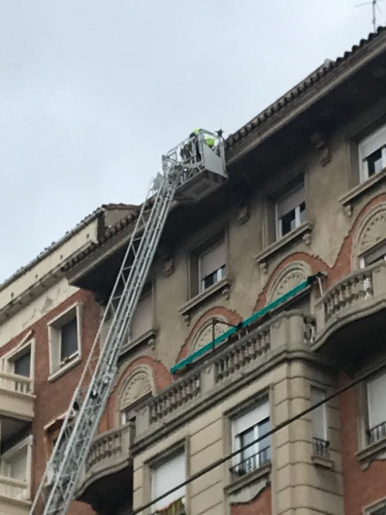 Daños causados por las fuertes rachas de viento registradas en Zaragoza por la borrasca 'Hortensia'