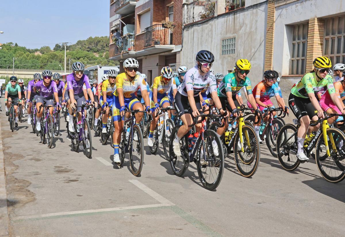 Així ha estat la sortida de la Volta Ciclista Femenina a Sant Vicenç de Castellet