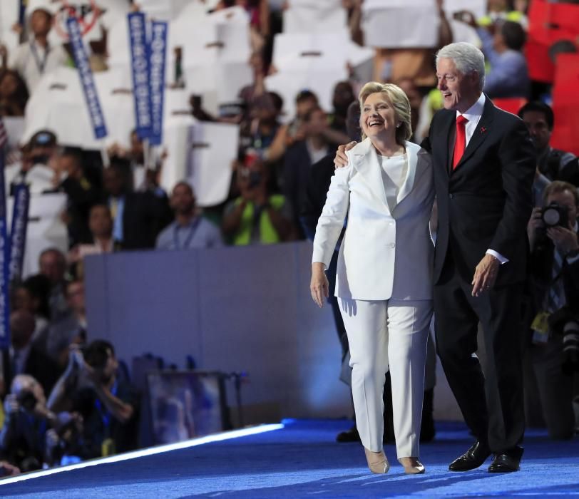 La exsecretaria de Estado Hillary Clinton aceptó hoy ser la nominada demócrata para convertirse en la primera mujer presidenta de Estados Unidos como colofón de la convención que se celebra estos días en Filadelfia.