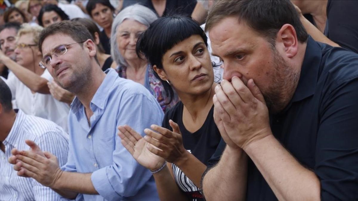 Albano Dante Fachin (Podem), Anna Gabriel (CUP) y Oriol Junqueras (ERC), en el acto conjunto previo a la Diada celebrado en Sant Boi de Llobregat.