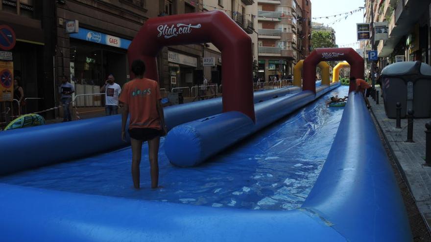 El tobogan aquàtic de 50 metres remulla la festa major