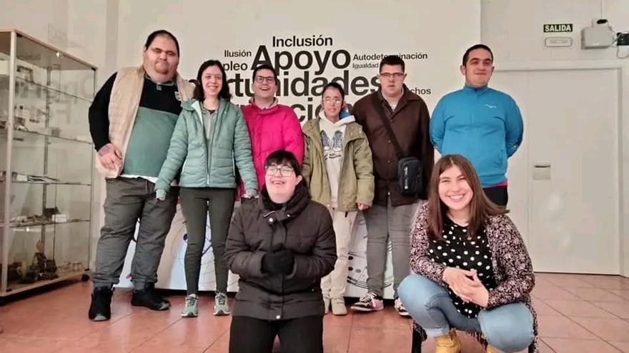 Ocho jóvenes con diversidad funcional buscan un futuro laboral como conserjes en Nigrán