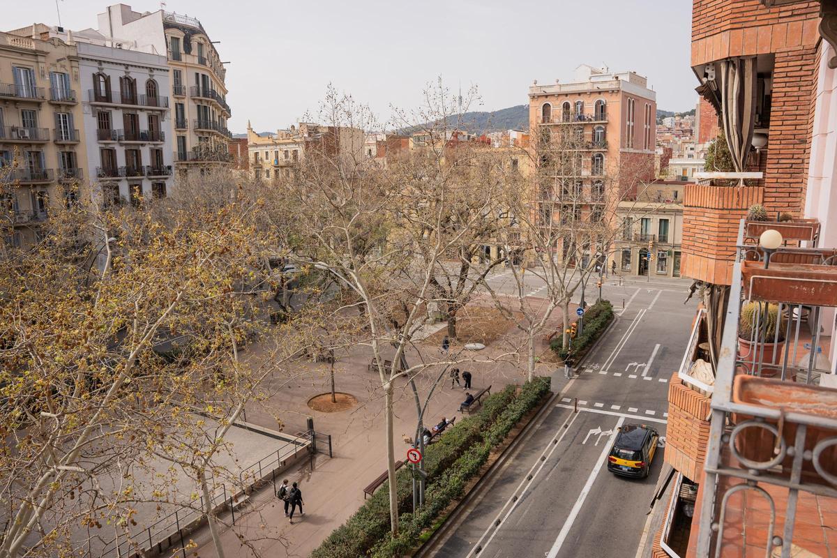 El paseo Sant Joan con la Travessera de Gràcia, en Barcelona, en el tramo donde se prevén obras para reducir vibraciones del metro.