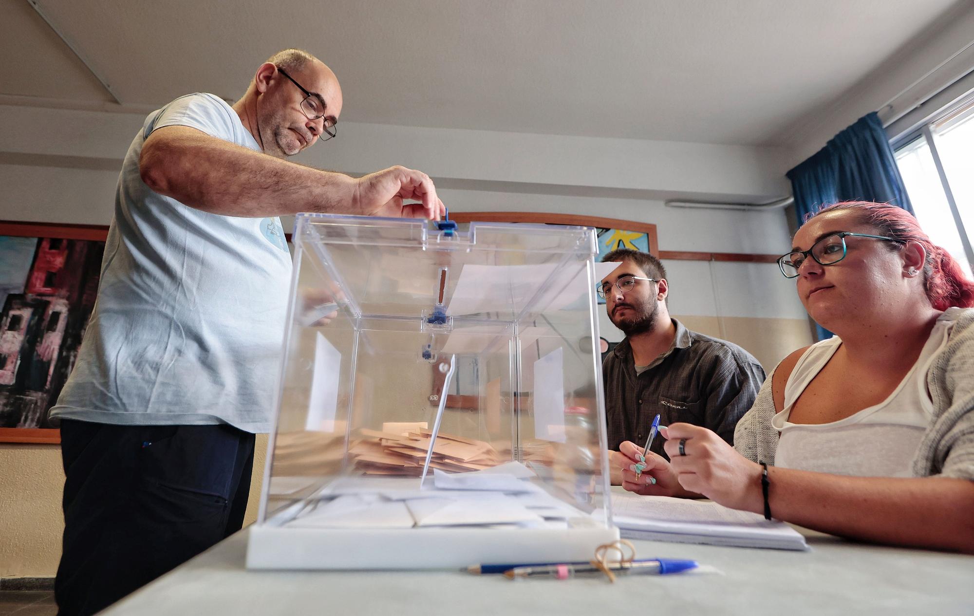 Así se ha iniciado la jornada electoral en Canarias