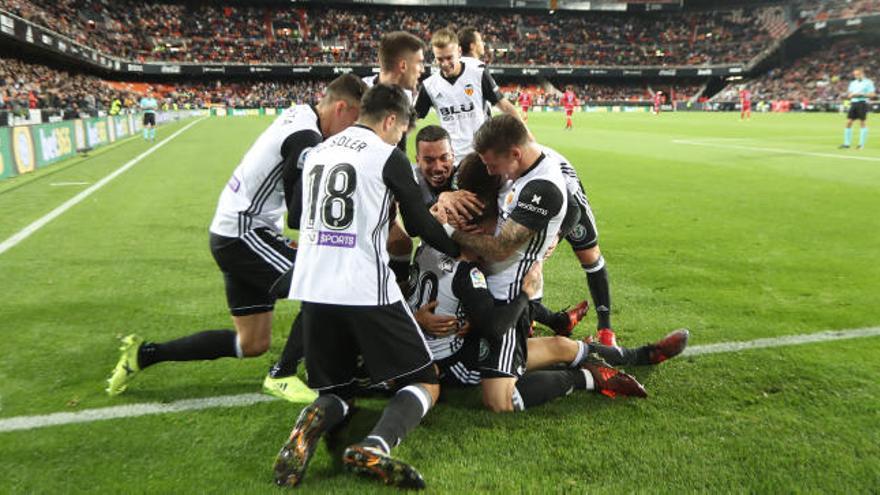 El Valencia celebra el gol de Rober en la goleada al Zaragoza.